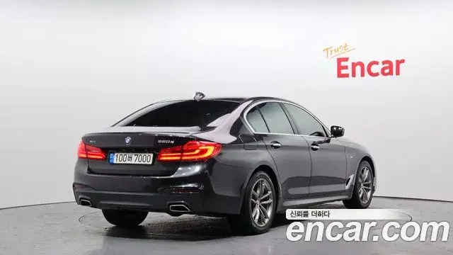 BMW 5 Series 2018 — Şəkil 10/20