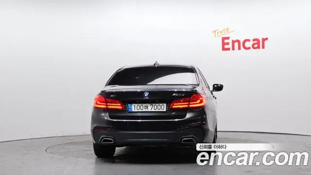 BMW 5 Series 2018 — Şəkil 11/20