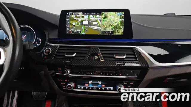 BMW 5 Series 2018 — Şəkil 1/20