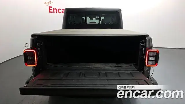 Jeep Gladiator 2021 — ფოტო 12/20