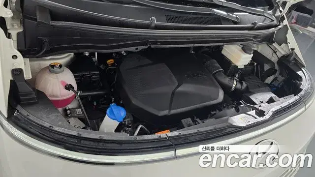 Hyundai Staria 2023 — Фото 6/20