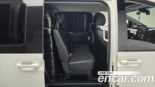 Hyundai Staria 2023 — Фото 12/20