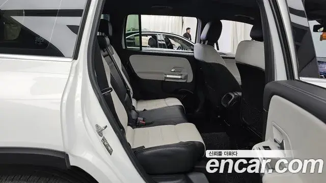 Mercedes-Benz GLB-Class 2020 — Şəkil 8/20