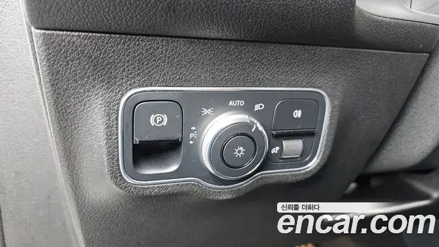 Mercedes-Benz GLB-Class 2020 — Şəkil 15/20