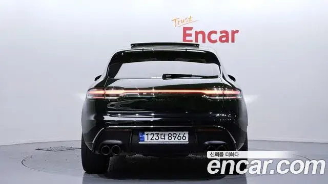 Porsche Macan 2022 — ფოტო 3/20