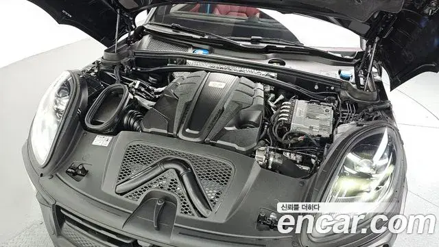 Porsche Macan 2022 — ფოტო 11/20