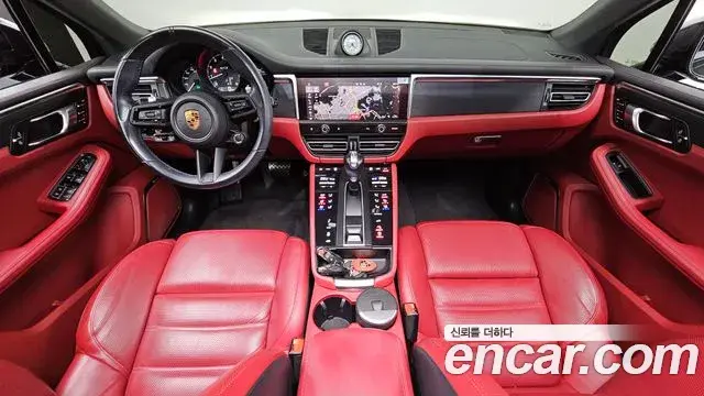 Porsche Macan 2022 — ფოტო 14/20