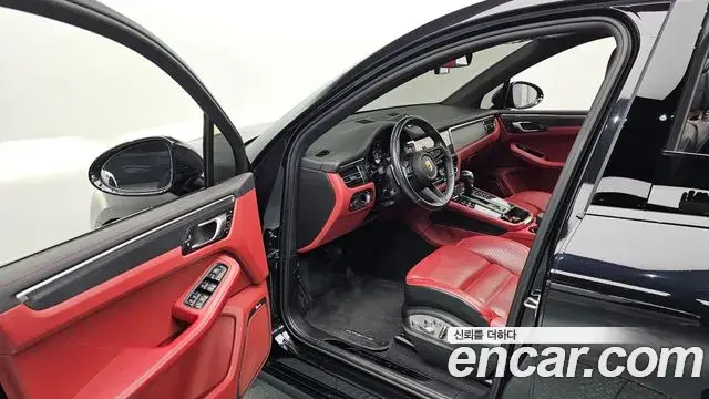 Porsche Macan 2022 — ფოტო 5/20