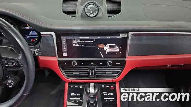 Porsche Macan 2022 — ფოტო 6/20