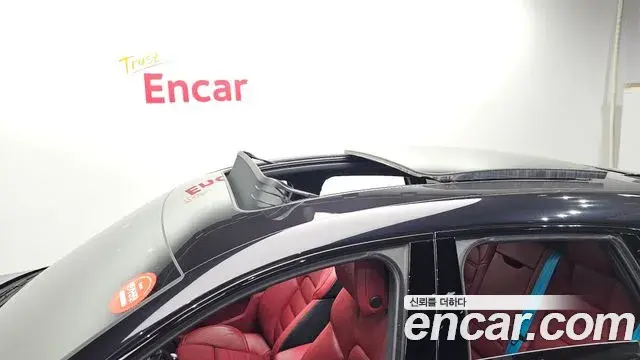 Porsche Macan 2022 — ფოტო 8/20