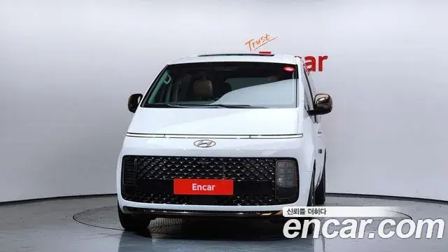 Hyundai Staria 2022 — Photo 2/20