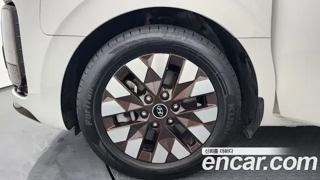 Hyundai Staria 2022 — Photo 10/20