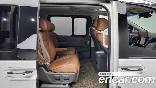 Hyundai Staria 2022 — Photo 4/20