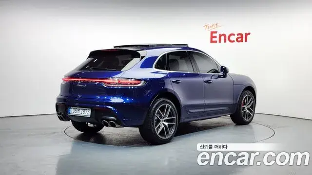Porsche Macan 2022 — ფოტო 7/20