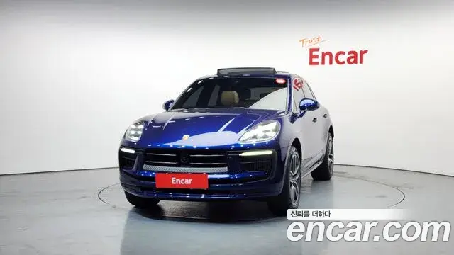 Porsche Macan 2022 — ფოტო 11/20