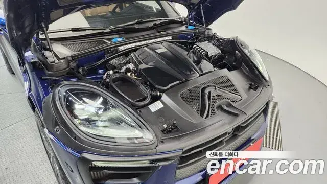 Porsche Macan 2022 — ფოტო 12/20