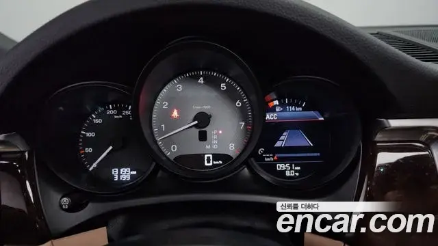 Porsche Macan 2022 — ფოტო 1/20