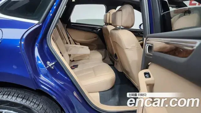 Porsche Macan 2022 — ფოტო 20/20