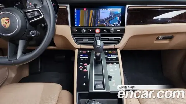 Porsche Macan 2022 — ფოტო 10/20