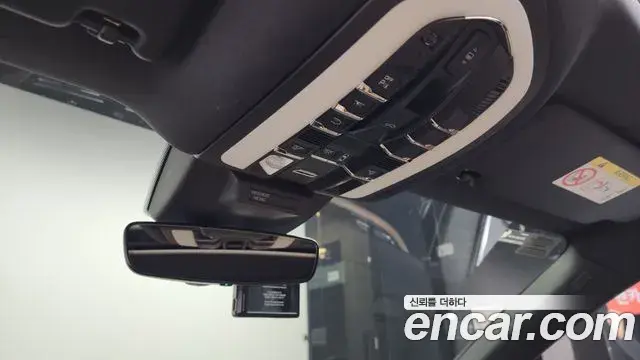 Porsche Macan 2022 — ფოტო 19/20