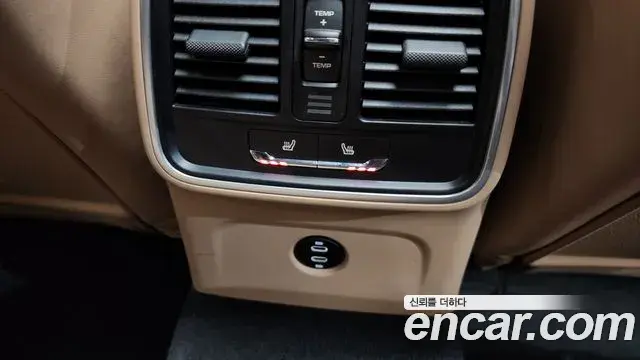 Porsche Macan 2022 — ფოტო 4/20