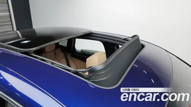 Porsche Macan 2022 — ფოტო 8/20