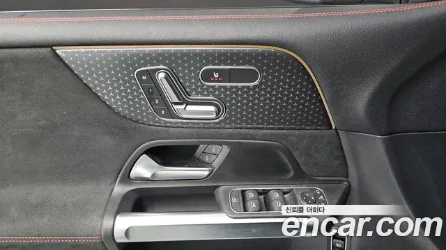 Mercedes-Benz GLB-Class 2024 — Şəkil 18/20