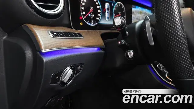 Mercedes-Benz E-Class 2018 — Şəkil 18/20
