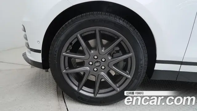 Land Rover Range Rover Velar 2024 — Şəkil 12/20