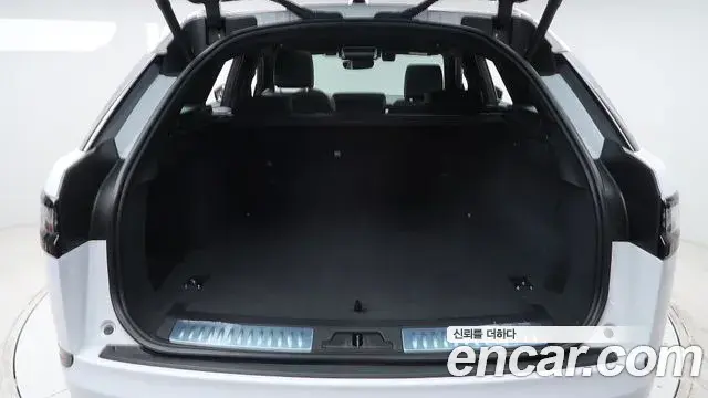 Land Rover Range Rover Velar 2024 — Şəkil 5/20