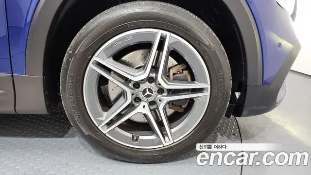 Mercedes-Benz GLB-Class 2020 — ფოტო 9/20