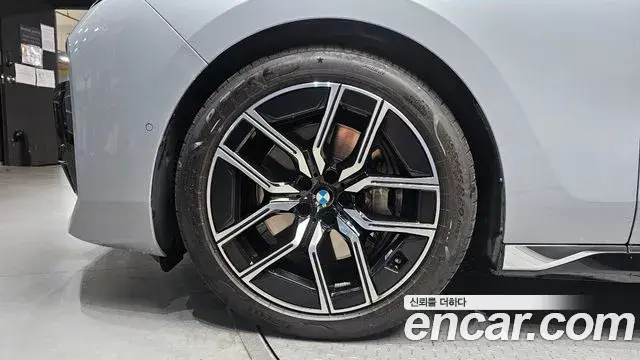 BMW 7 Series 2023 — Photo 2/20