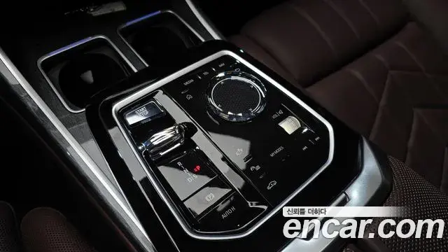 BMW 7 Series 2023 — Photo 19/20