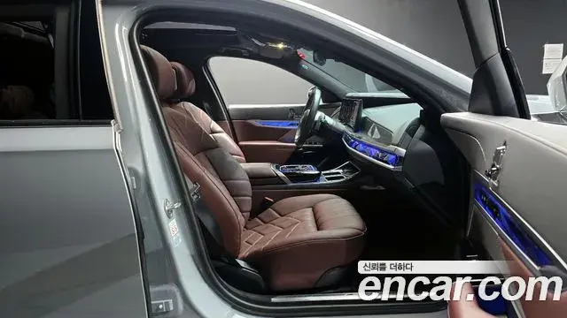 BMW 7 Series 2023 — Photo 6/20