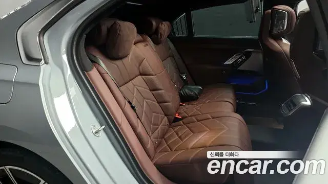 BMW 7 Series 2023 — Photo 9/20
