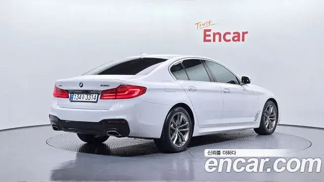 BMW 5 Series 2018 — ფოტო 10/20