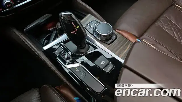 BMW 5 Series 2018 — ფოტო 11/20