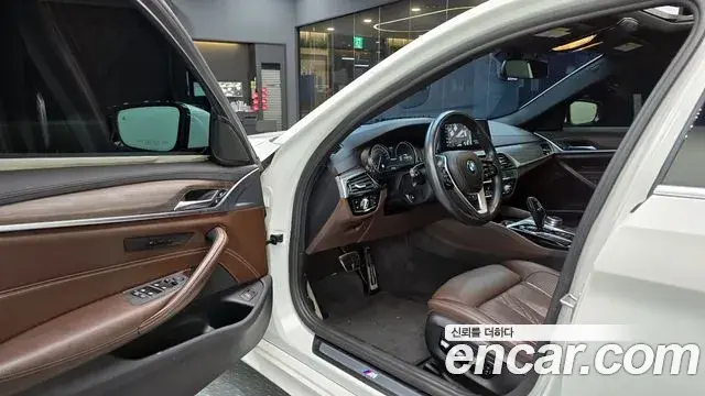 BMW 5 Series 2018 — ფოტო 3/20