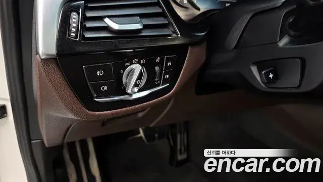 BMW 5 Series 2018 — ფოტო 4/20