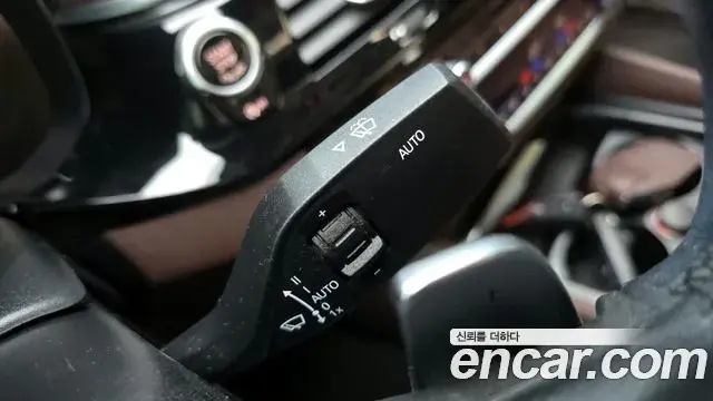 BMW 5 Series 2018 — ფოტო 19/20