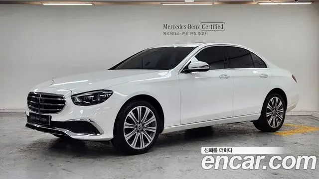 Mercedes-Benz E-Class 2023 — Photo 10/20