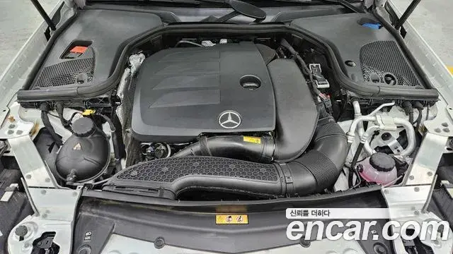 Mercedes-Benz E-Class 2023 — Photo 11/20