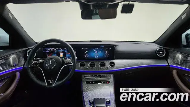 Mercedes-Benz E-Class 2023 — Photo 1/20