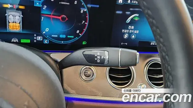 Mercedes-Benz E-Class 2023 — Photo 9/20