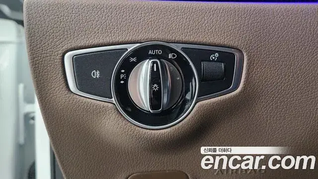 Mercedes-Benz E-Class 2023 — Photo 6/20