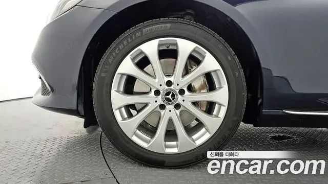Mercedes-Benz E-Class 2018 — Şəkil 16/20