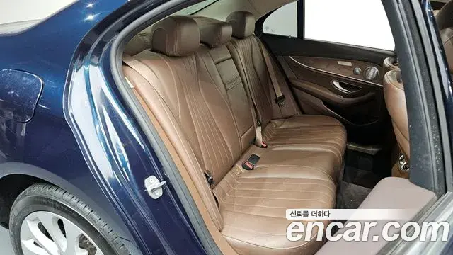 Mercedes-Benz E-Class 2018 — Şəkil 13/20