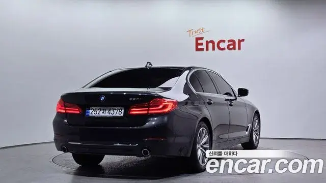 BMW 5 Series 2019 — ფოტო 9/20