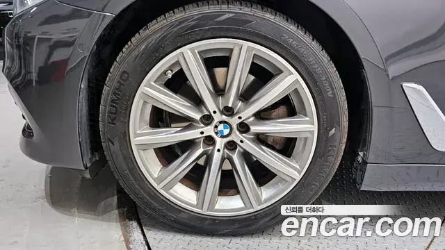 BMW 5 Series 2019 — ფოტო 2/20