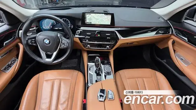 BMW 5 Series 2019 — ფოტო 20/20